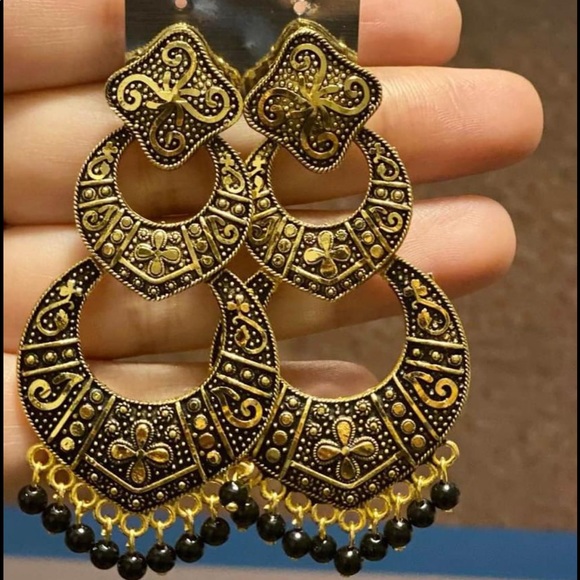 Beautiful and light weight earrings - Picture 5 of 6